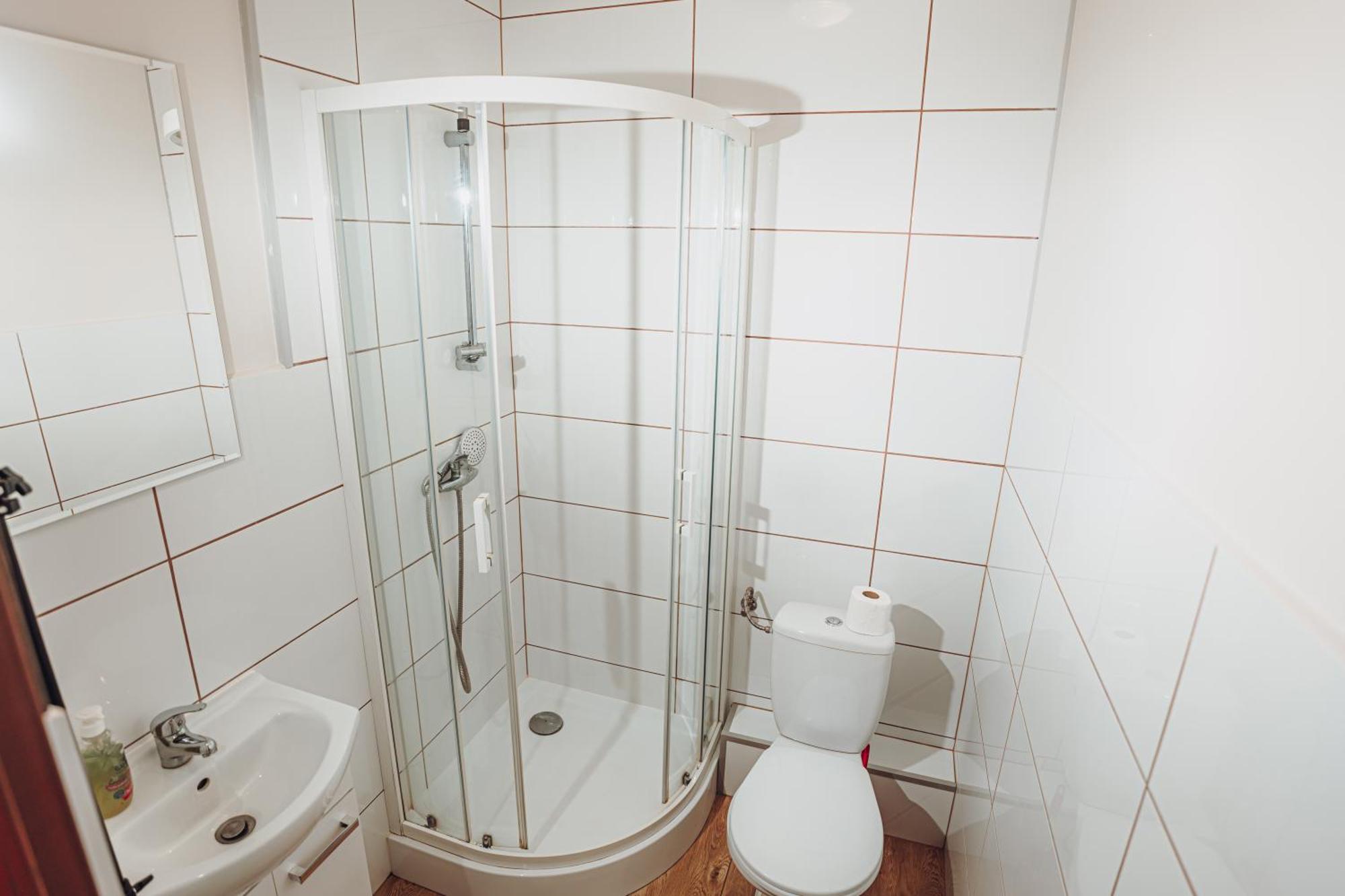 Kalwados Hotel Radzymin Buitenkant foto