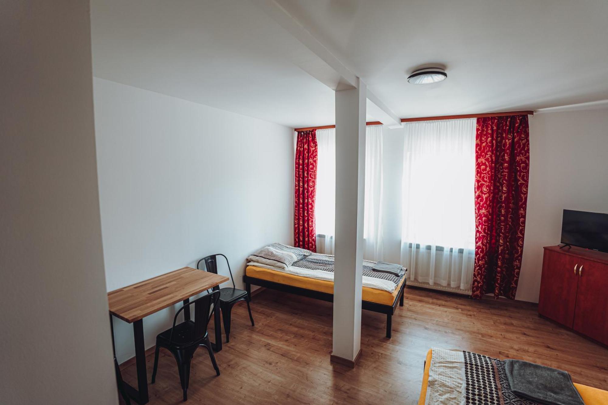Kalwados Hotel Radzymin Buitenkant foto