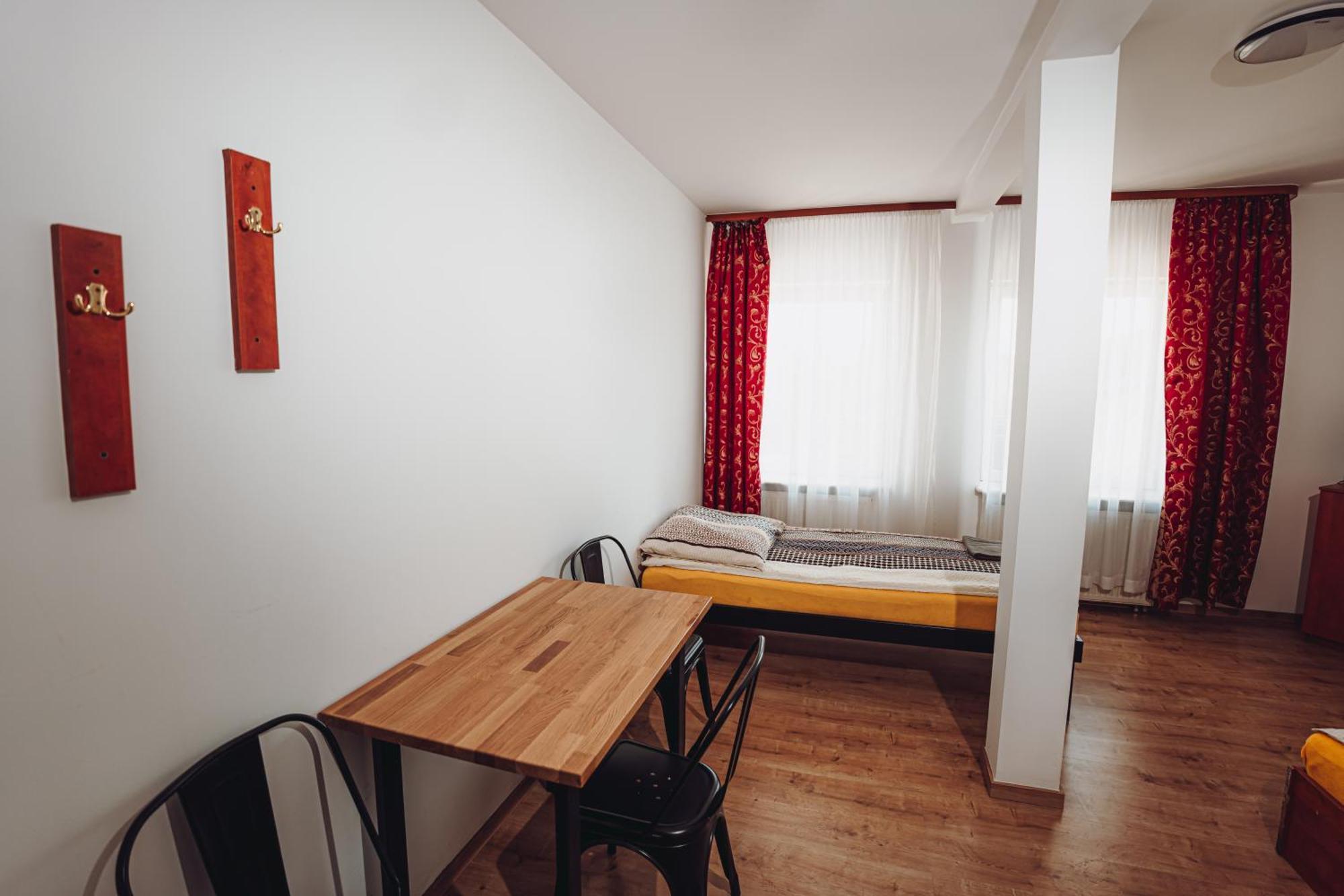 Kalwados Hotel Radzymin Buitenkant foto