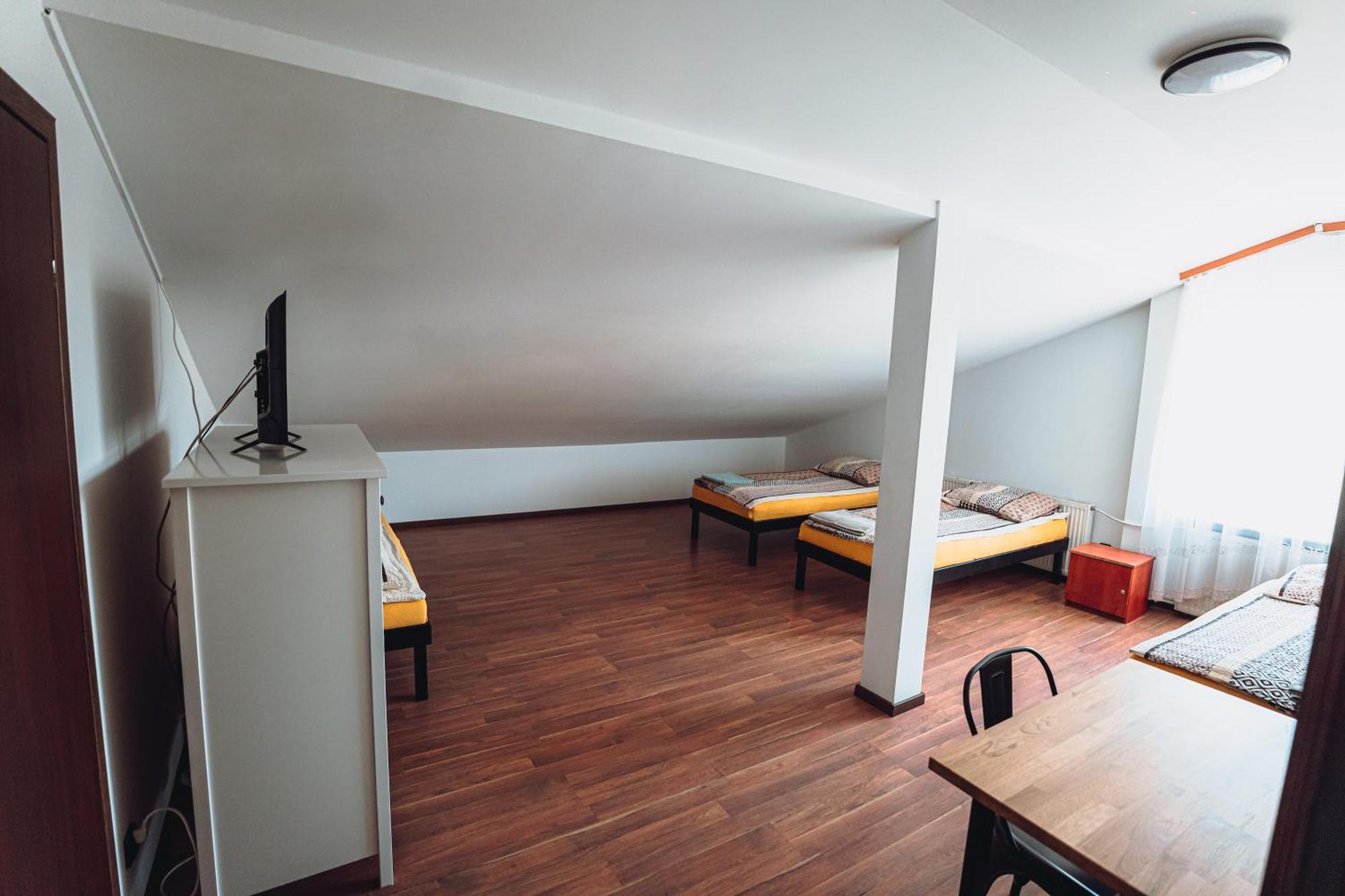 Kalwados Hotel Radzymin Buitenkant foto
