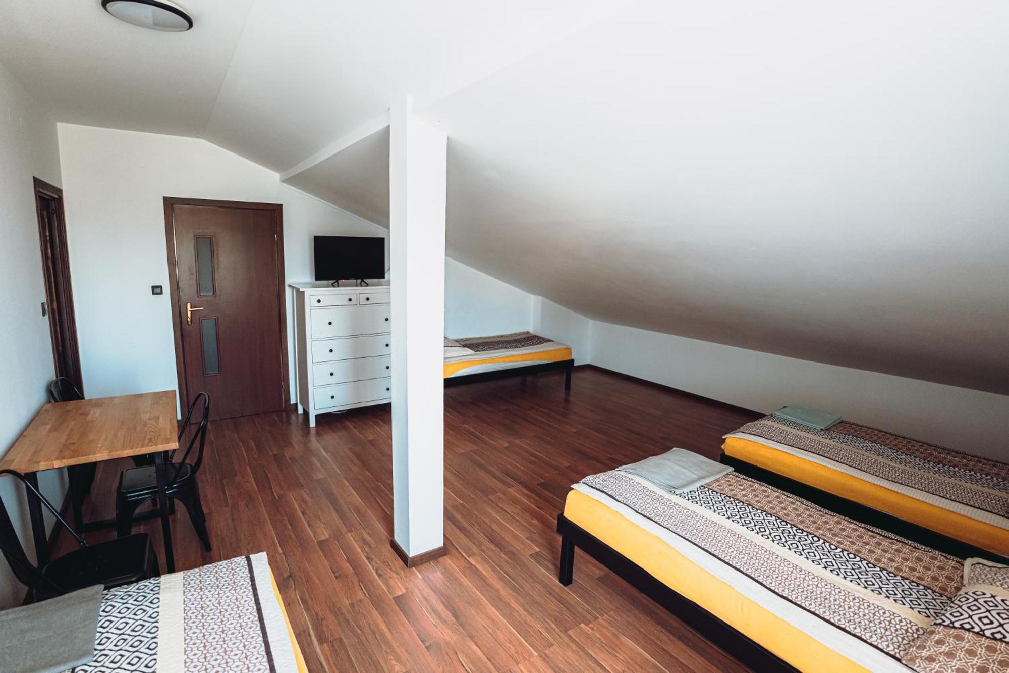 Kalwados Hotel Radzymin Buitenkant foto