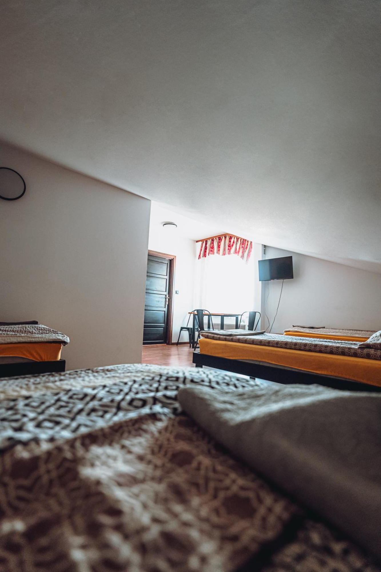 Kalwados Hotel Radzymin Buitenkant foto