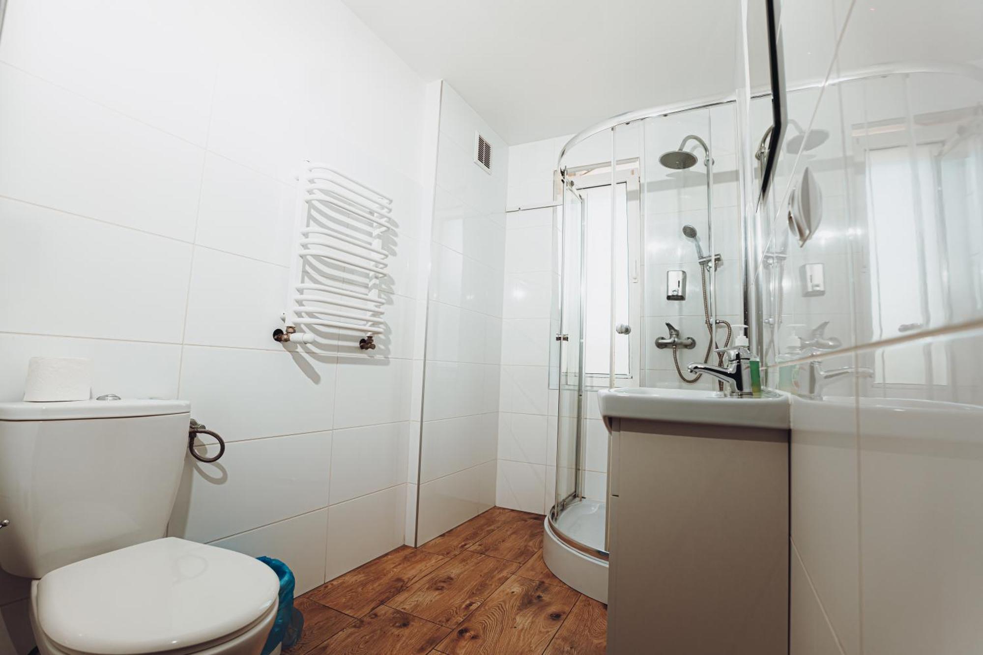 Kalwados Hotel Radzymin Buitenkant foto