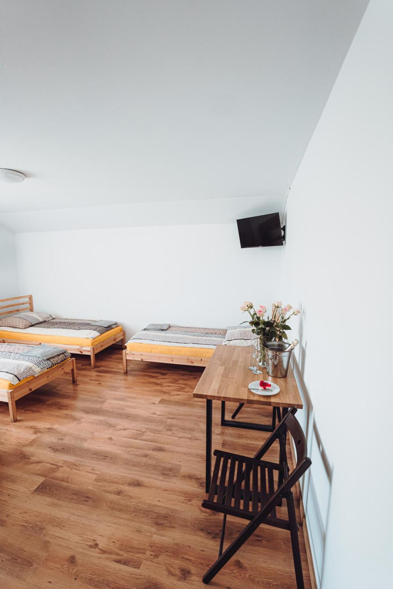 Kalwados Hotel Radzymin Buitenkant foto