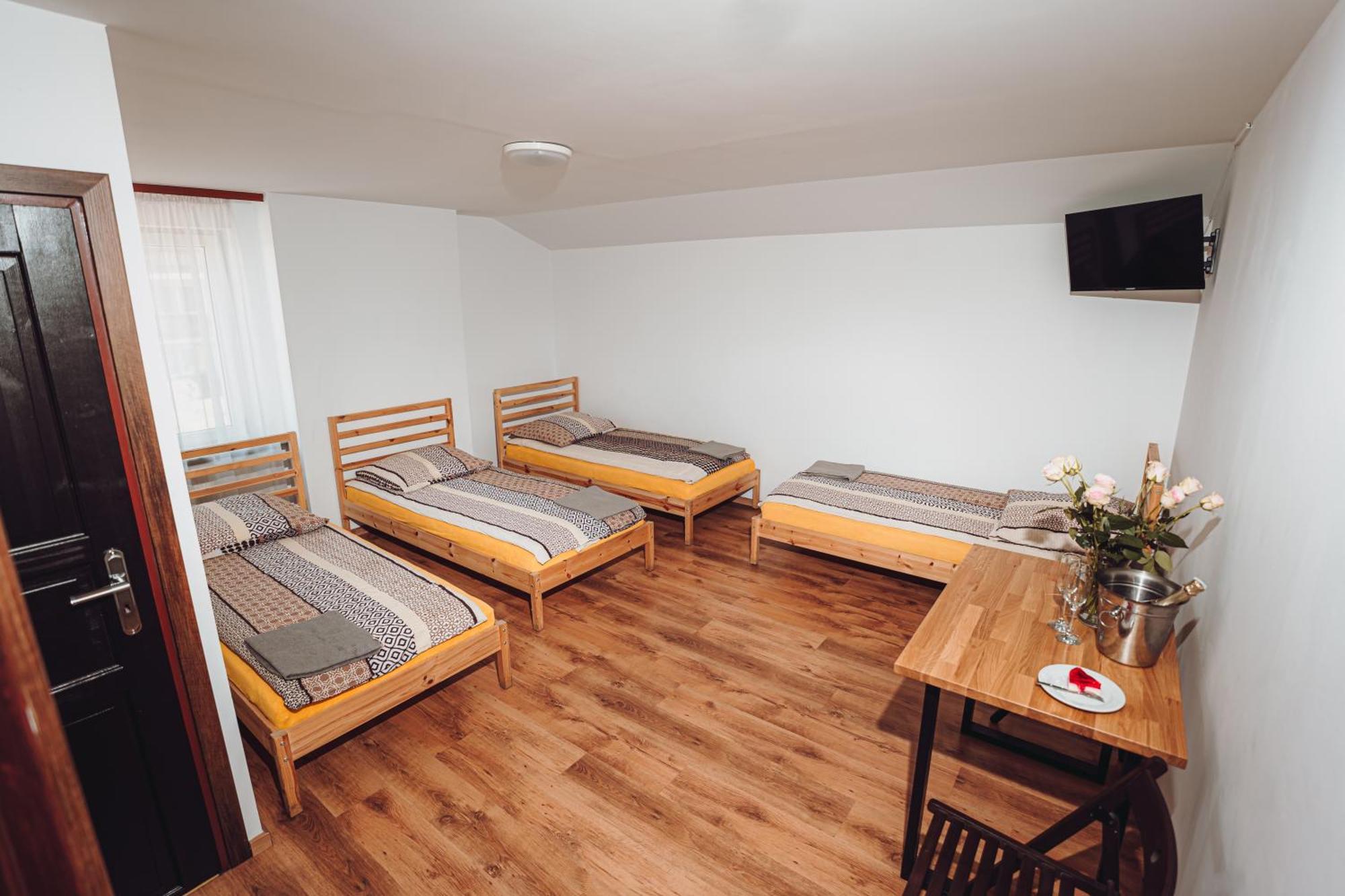 Kalwados Hotel Radzymin Buitenkant foto