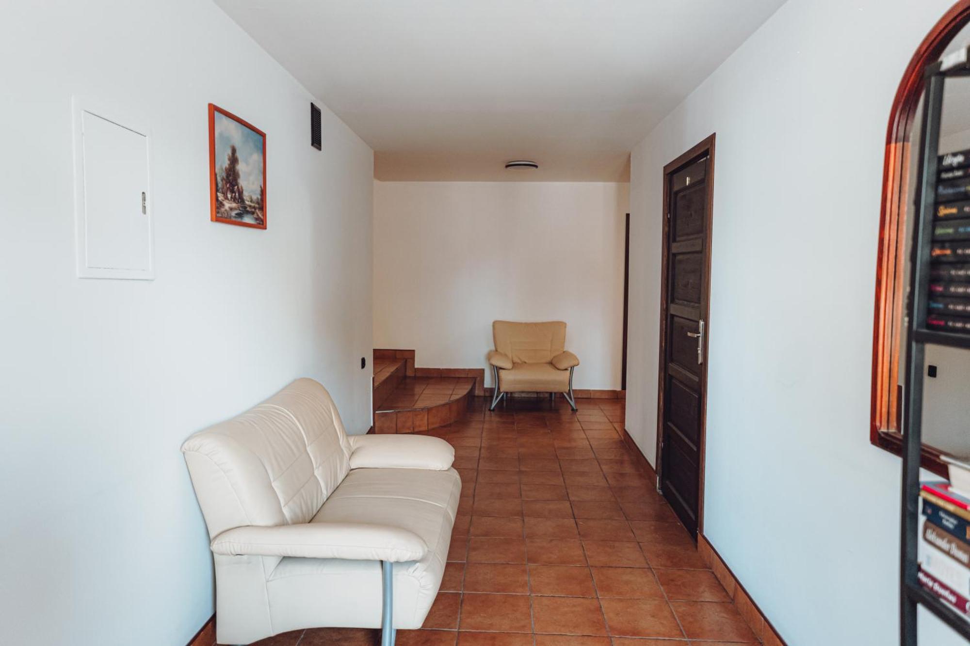 Kalwados Hotel Radzymin Buitenkant foto