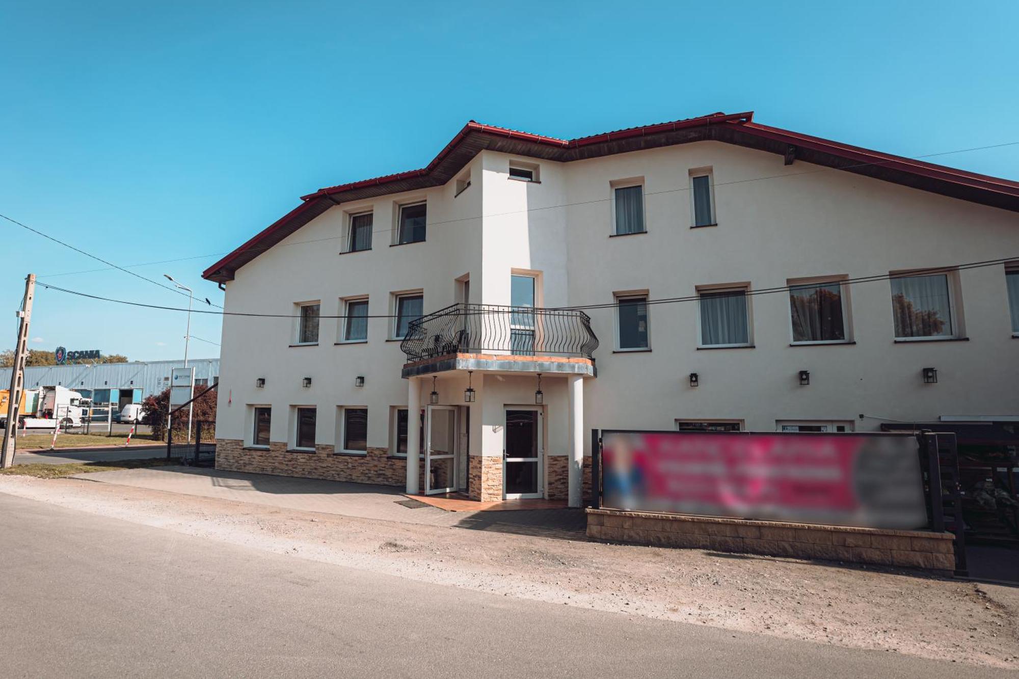 Kalwados Hotel Radzymin Buitenkant foto