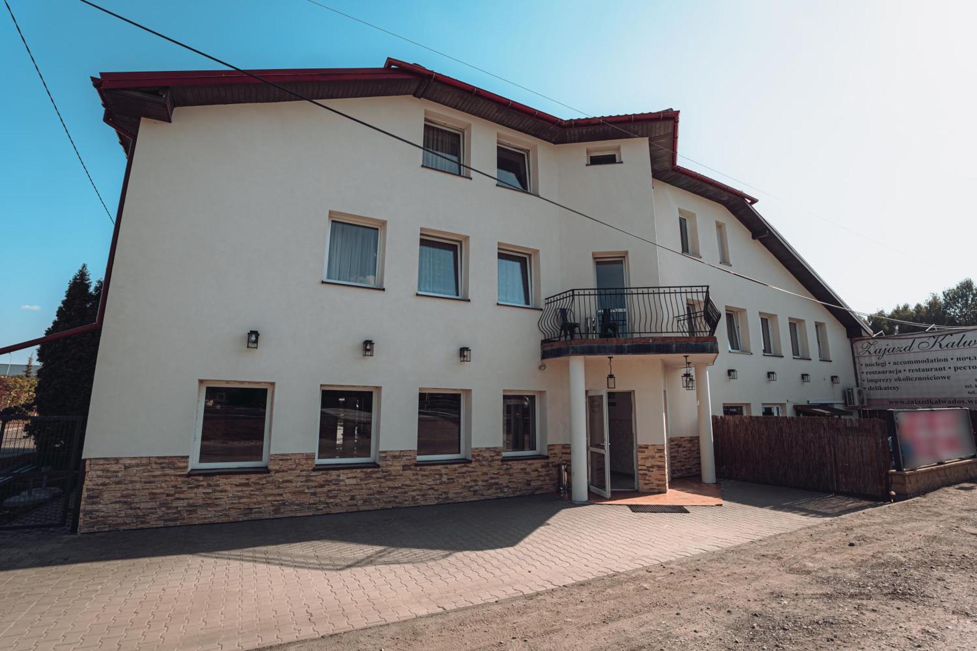 Kalwados Hotel Radzymin Buitenkant foto