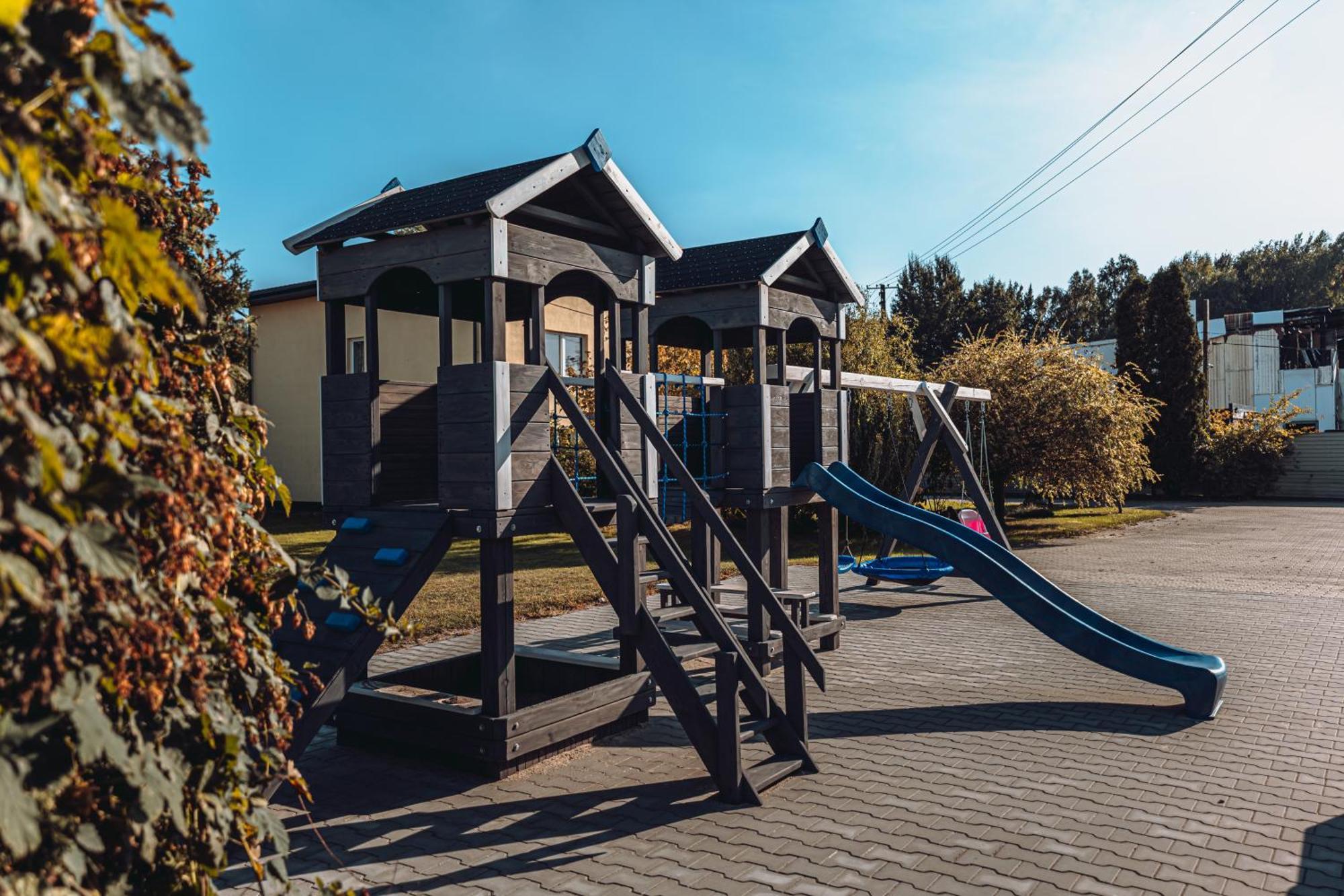 Kalwados Hotel Radzymin Buitenkant foto